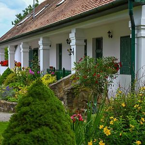 Bed and Breakfast Falubiro Vendeghaza Bekolce Exterior photo