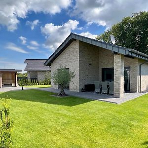 Villa Ferienhaus mit Sauna am Harkebrügger See in der Nähe von Oldenburg Barssel  Exterior photo