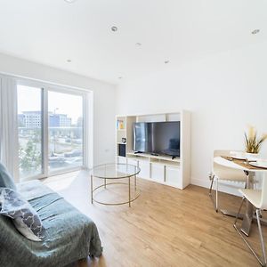 Livestay-Modern One Bed Apartment In Private Building Luton  Exterior photo