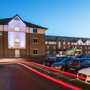 Holiday Inn Express London Gatwick Crawley, An Ihg Hotel Crawley  Exterior photo