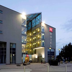 Hotel Ibis Linz City Exterior photo