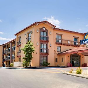 Days Inn by Wyndham Birmingham\u002FWest Exterior photo