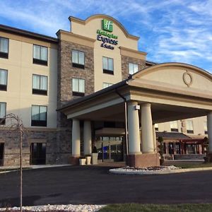 Holiday Inn Express&Suites Butler Exterior photo