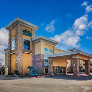 La Quinta By Wyndham Beeville Exterior photo