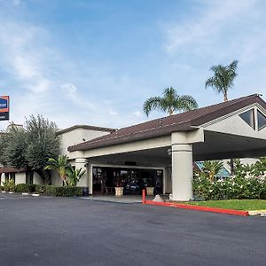 Hotel Howard Johnson by Wyndham Fullerton/Anaheim Conference Cntr Exterior photo