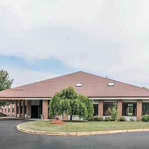 Quality Inn Grand Rapids North Exterior photo