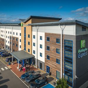 Holiday Inn Express Kettering Corby Exterior photo