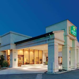 Hotel La Quinta By Wyndham Fairfield Nj Exterior photo