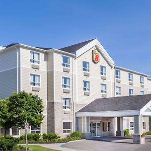 Hotel Super 8 By Wyndham Peterborough Exterior photo