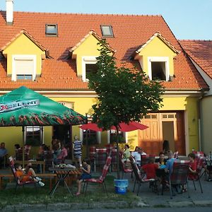 Hotel Alva Pension 2 Mikulov Exterior photo