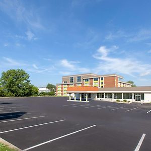 Days Inn & Suites By Wyndham Grand Rapids Near Downtown Exterior photo