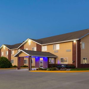 Hotel Baymont By Wyndham Fort Dodge Exterior photo