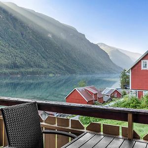 Villa Cabin Alongside The Beautiful Fjaerlandsfjord Exterior photo