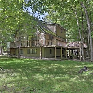 Pet-Friendly Lake Ariel Resort Home with Deck! Exterior photo