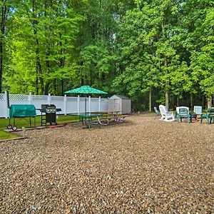 Villa Jamestown Retreat With Hot Tub - Walk To Lake! Hartstown Exterior photo