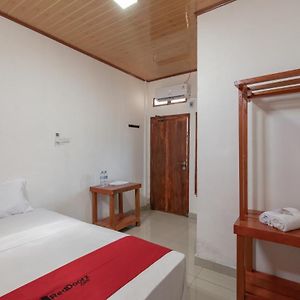 Hotel Reddoorz Syariah Near Jakabaring Sport City Palembang Exterior photo