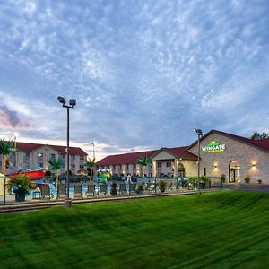 Hotel Wingate by Wyndham Wisconsin Dells Waterpark Exterior photo
