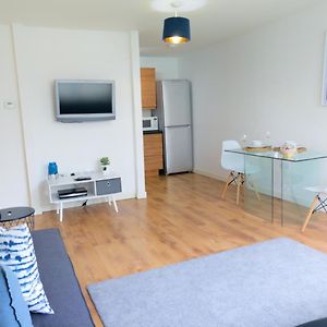 Central Apartment With Free Parking - By Doze Milton Keynes Exterior photo