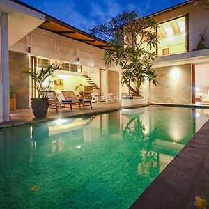 Bias Villa Seminyak Exterior photo