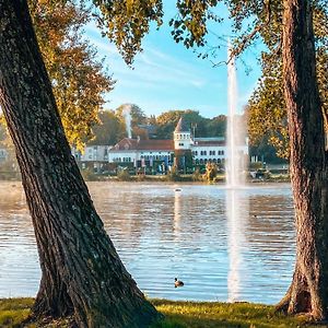 Hotel Martin'S Chateau Du Lac Genval Exterior photo