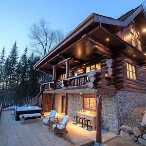 Villa Breathtaking Log House With Hottub - Winter Paradise In Tremblant Saint-Faustin Exterior photo