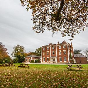 Hostel Yha Chester Trafford Hall Dunham-on-the-Hill Exterior photo