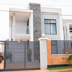 Luxury, Unique 3 Bedrooms House Kigali Exterior photo