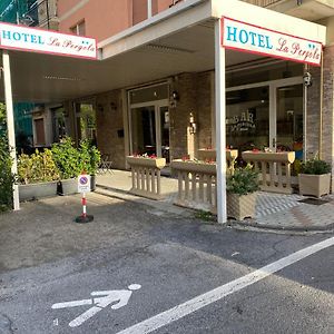 Hotel La Pergola Loano Exterior photo