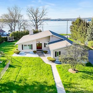 Villa Malletts Bay Getaway Colchester Exterior photo