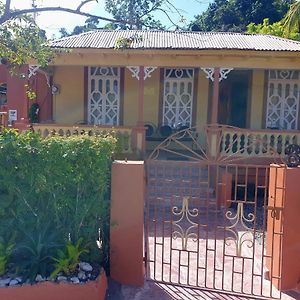 Mesmerize Guest House Port Antonio Exterior photo