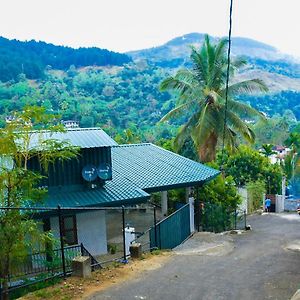 Ferienwohnung Jayathma Guest Peradeniya Exterior photo