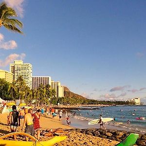 Aparthotel Aqua Aloha Surf Waikiki Exterior photo