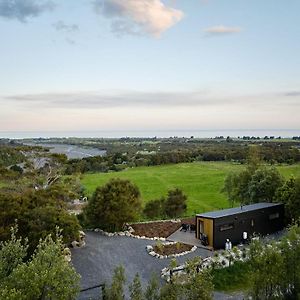 Villa Hapuku River Terrace A Eco Tiny House Escape Kaikoura Exterior photo