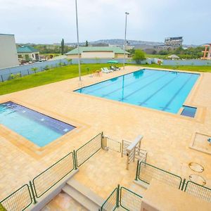 3 Bdrm Cityview Apt With Pool, Gym & Children Playground Akkra Exterior photo