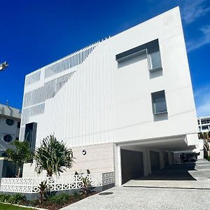 Villa Unique Kirra Townhouse Gold Coast Exterior photo