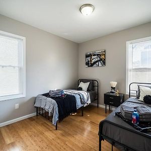 6 Mins From Ewr Airport Cozy 3 Bedroom Apartment Newark Exterior photo