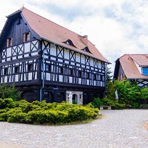 Bed and Breakfast Karczma Rzym Dwor Breslau Exterior photo