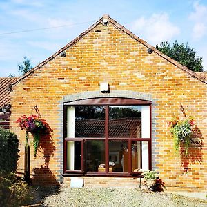 Elm Barn Lodge Freethorpe Exterior photo