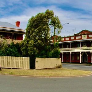 Historic Star Lodge Narrandera Exterior photo