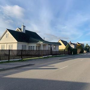 Cozy Apartment In Karmėlava Exterior photo