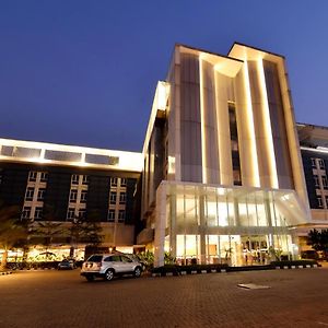 Yasmin Hotel Karawaci Tangerang Exterior photo