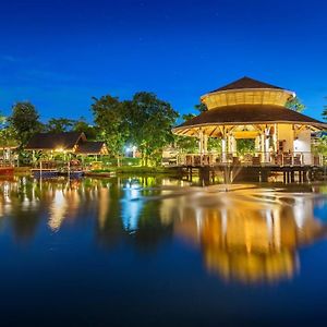 Hotel Boathouse Boutique Riverside Talat Amphoe Nakhon Chai Si Exterior photo