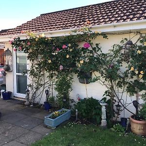 Ferienwohnung Annexe In Lymington With Private Use Of Hot Tub Everton Exterior photo