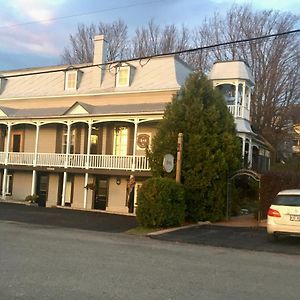 Bed and Breakfast Au Vieux Presbytere De Saint-Leon Exterior photo