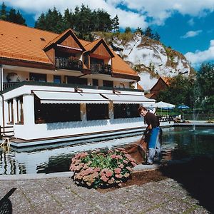 Hotel-Restaurant Forellenhof Pottenstein Exterior photo