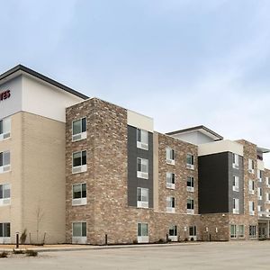 Towneplace Suites By Marriott Oshkosh Exterior photo