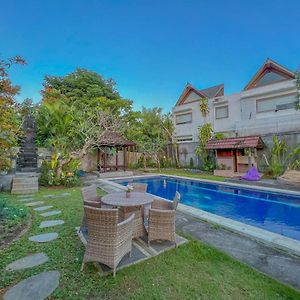 Villa Senyum Canggu Exterior photo