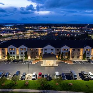 Hotel La Quinta By Wyndham Milwaukee Delafield Exterior photo