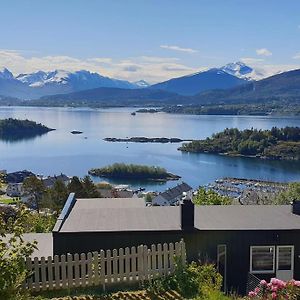 Villa Lovely Townhouse With Nice View Ålesund Exterior photo