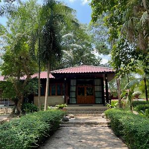 Villa คุ้งน้ำ รีสอร์ท นครนายก Ban Khao Kariang Exterior photo